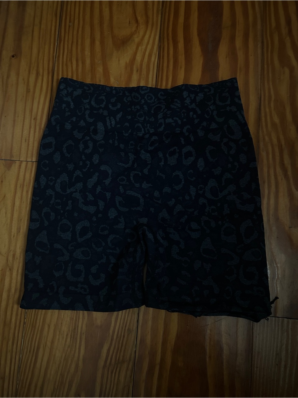 Woman’s fitted gym shorts cheetah